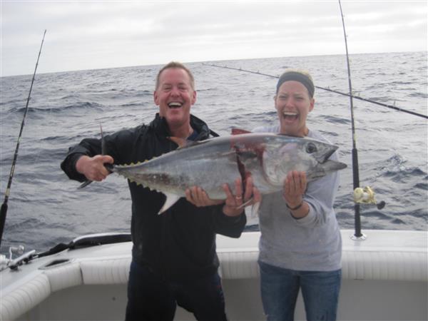 51e713a88b3d5-07-16-13 Dave_and_Jenna_with_30_lb_BlueFin